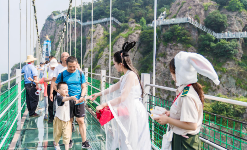 中秋福利100分！馬仁奇峰門票+住宿全免?。? /></a></div>
                    </li>
                                        <li>
                        <div   id=